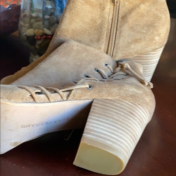 Shoes - Picture 3 of 9